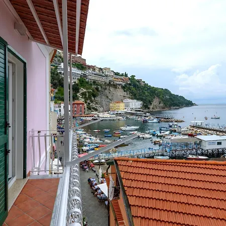 Casa de hóspedes Caruso Sea View 4*