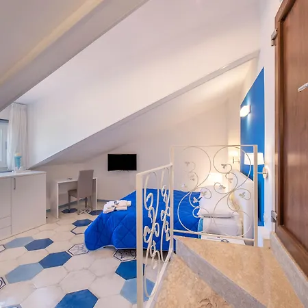 Caruso Sea View 4*
