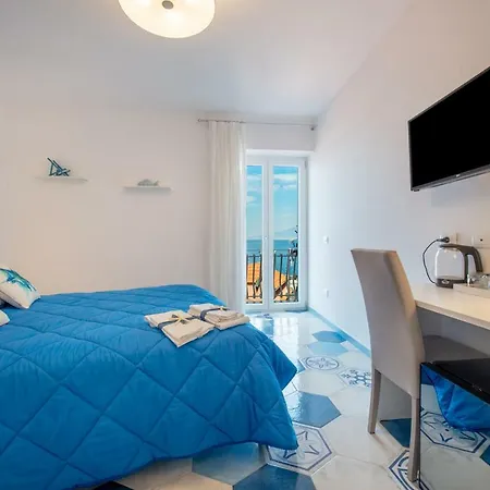 Caruso Sea View 3*