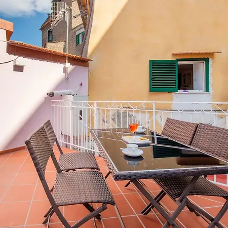 Konukevi Caruso Sea View Sorrento