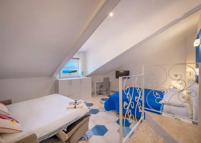 招待所 Caruso Sea View 4*